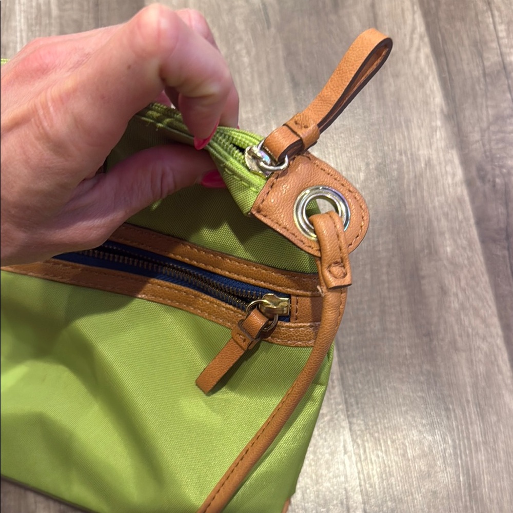 Tommy Hilfiger Crossbody Bag - Picture 6 of 6